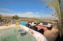 וילה מגדל 64